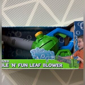 New In Box! Kids Bubble 'N' Fun Leaf Blower Toy - Green